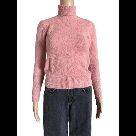 Cozy Pink Turtleneck Sweater - Soft Texture - Picture 1 of 6
